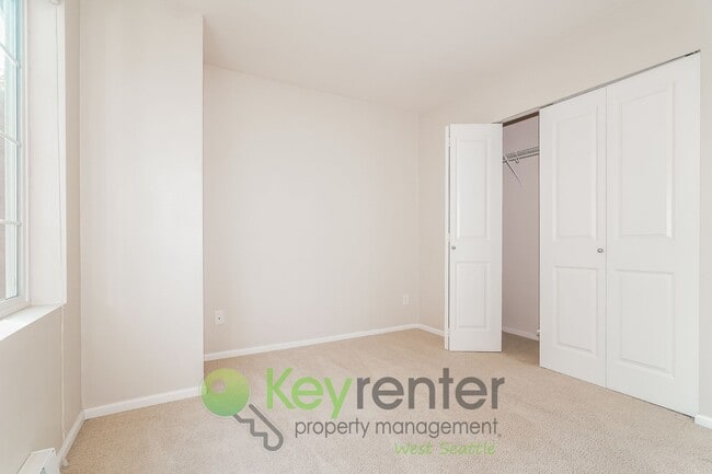 Building Photo - **Rent Special** Luxury 3-Bedroom with Pri...