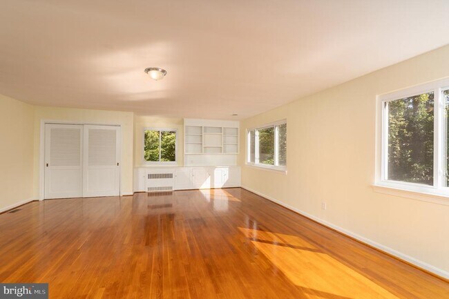Building Photo - 6221 Walhonding Rd
