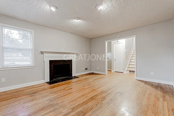 Building Photo - 1619 B Ave