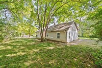 Building Photo - COMING SOON! 3 Bedroom, 2 Bathroom in Kans...