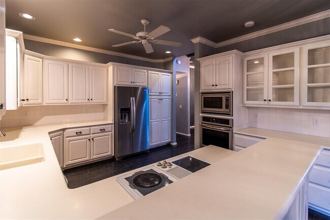 Building Photo - 2812 SW 109th St