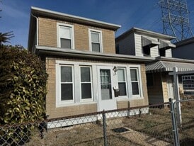 Building Photo - 217 Center St