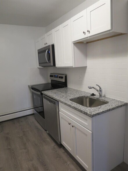 Building Photo - 205 Highland Ave