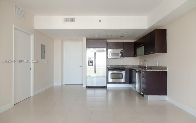 Building Photo - 951 Brickell Ave