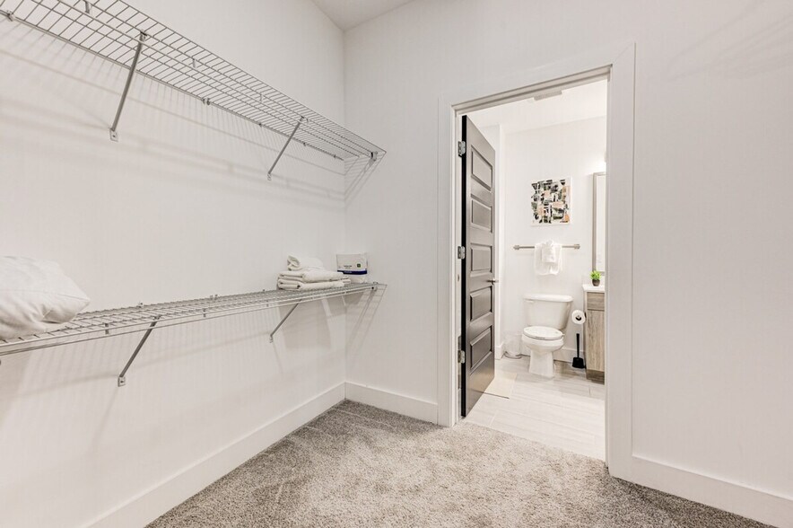 Building Photo - 1812 U.S. 19-SI ID1460735P