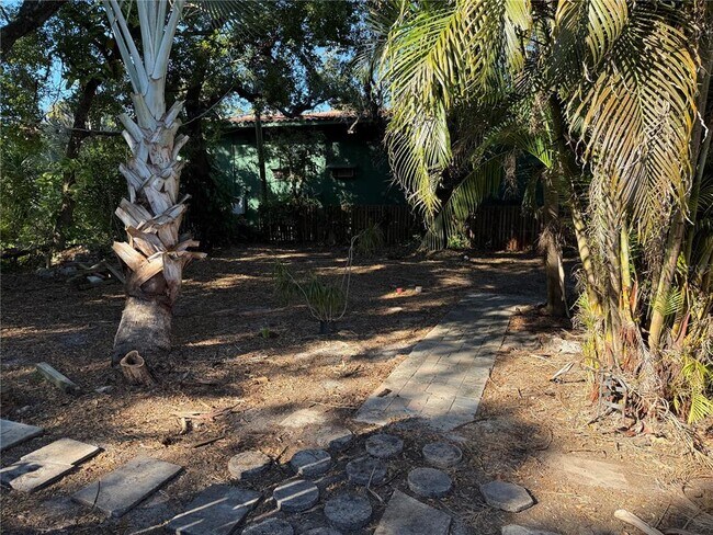 Building Photo - 3813 W De Leon St