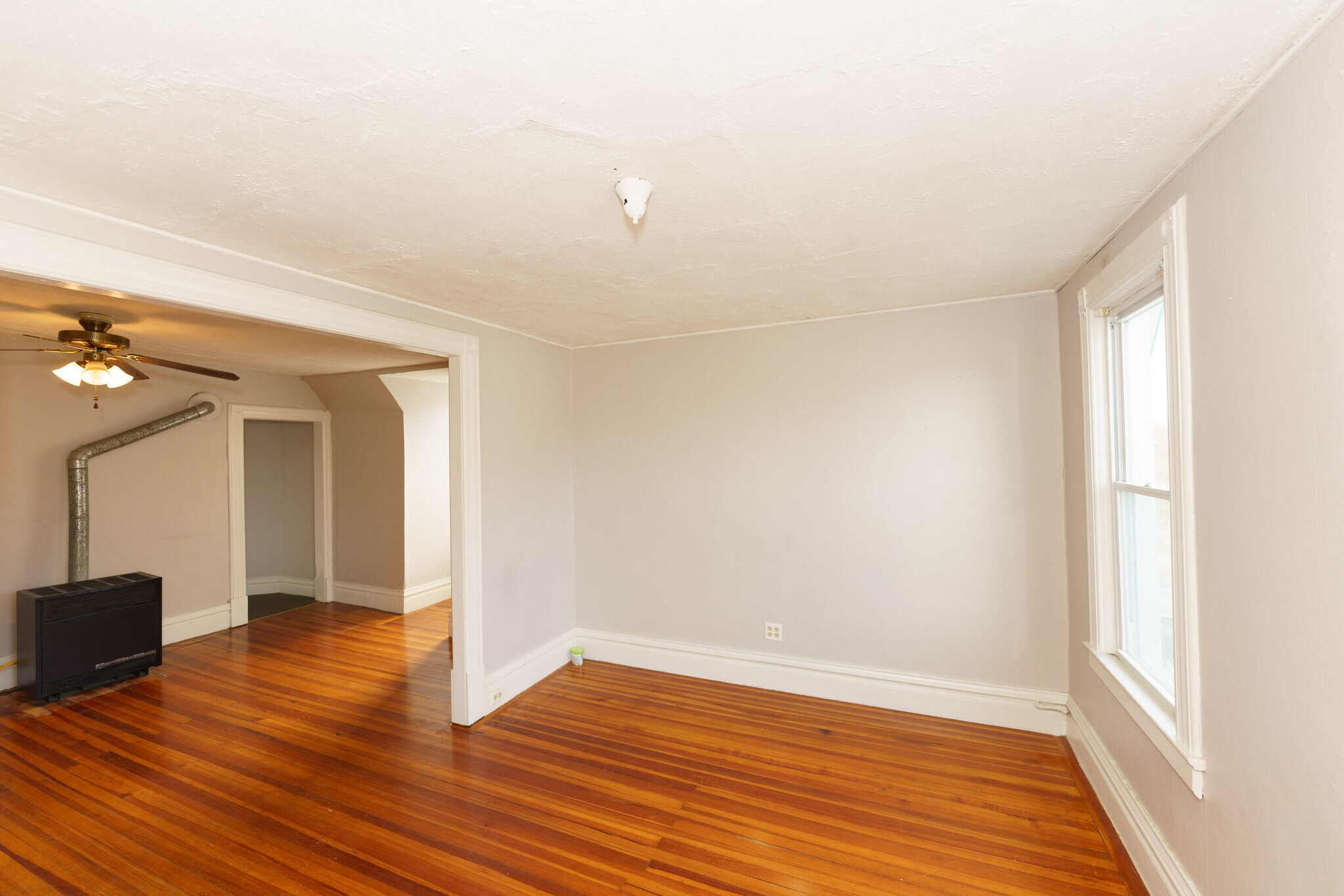 Building Photo - 6 Larch Ave