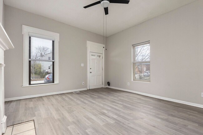 Building Photo - 726-728 W Saint Catherine Street