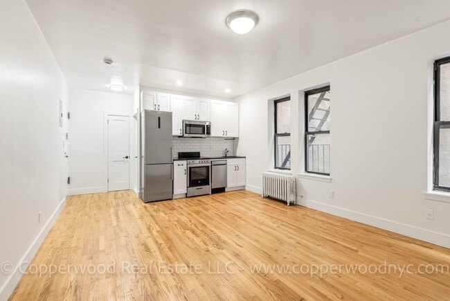 Interior Photo - 315 East 84th St