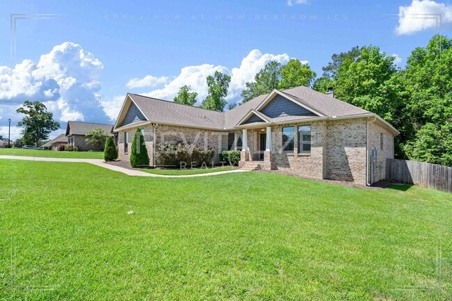 Building Photo - Luxury Living with Private Heated Pool in ...