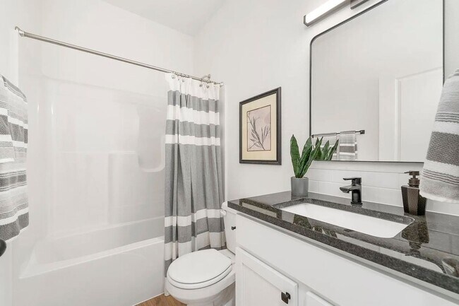 Building Photo - 3 Bedroom 2 Bathroom New Construction!