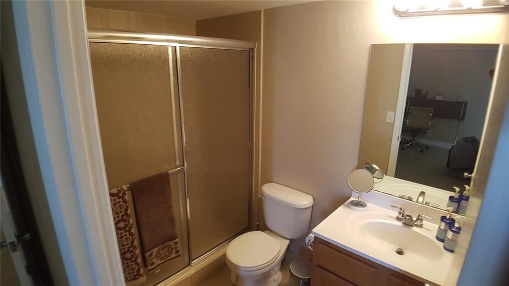 Building Photo - 7640 Westwood Dr