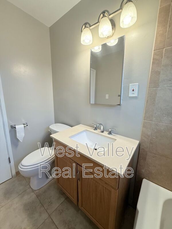 Building Photo - 606 Pierce St