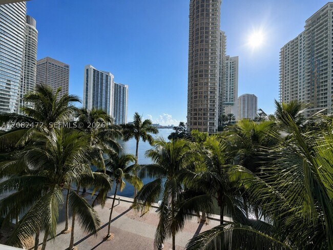 Building Photo - 465 Brickell Ave