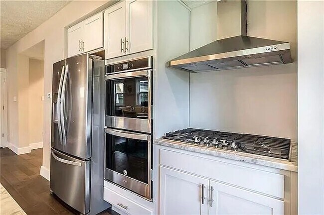 Building Photo - 4 Bed 3 Bath in Oakmont
