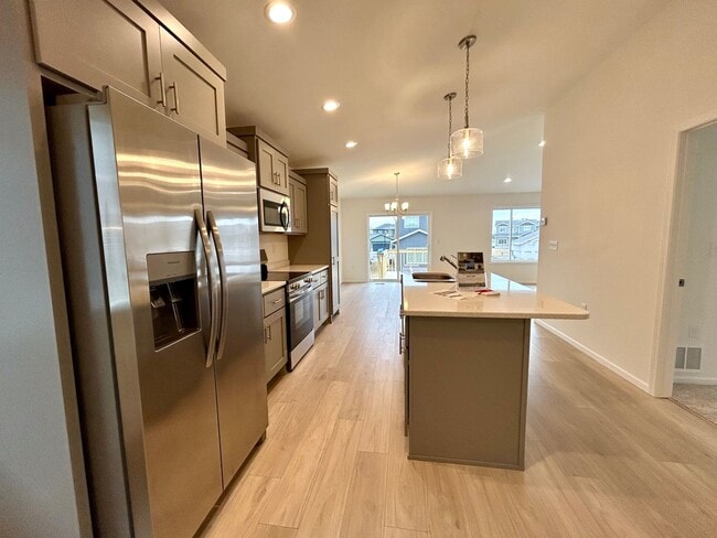 Building Photo - Spacious & Stylish 4-Bed Home with Modern Finishes and Attached 2-Stall Garage