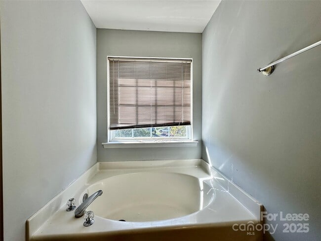 Building Photo - 11119 Amherst Glen Dr