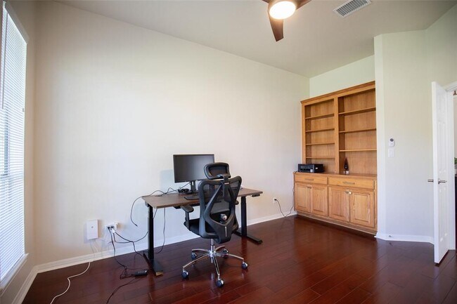 Building Photo - 9920 Spicewood Mesa