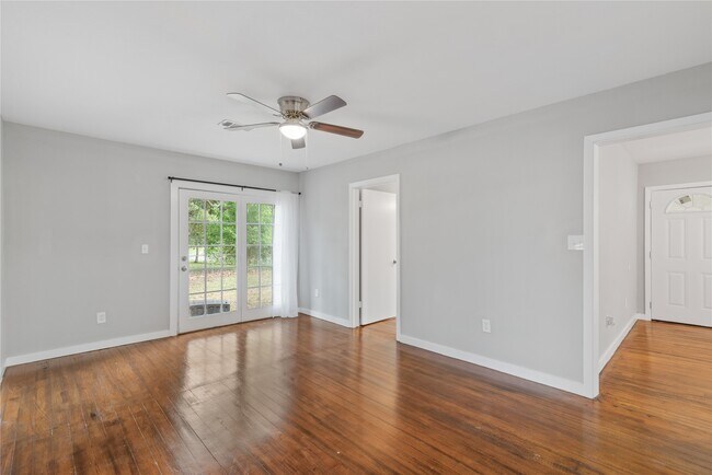 Building Photo - 615 Riveredge Dr