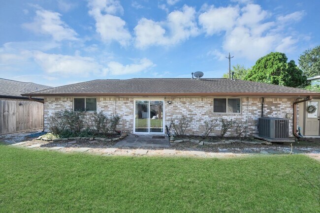 Building Photo - 4503 Hollybrook Ln