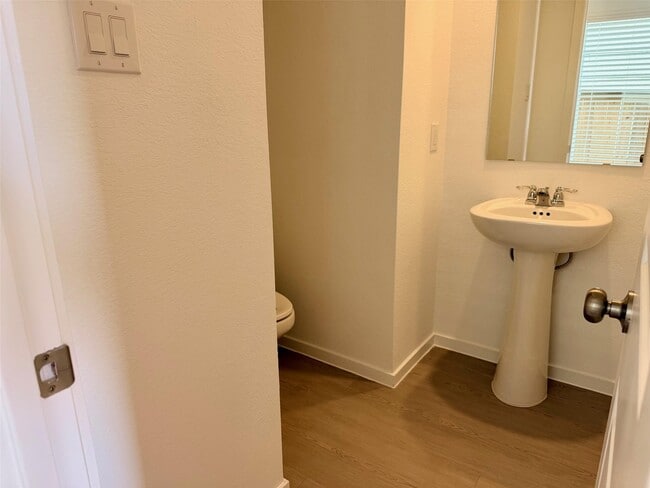 Building Photo - 921 Pertuso Ln