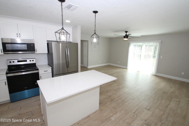 Building Photo - 1561 Rachel Ave SE