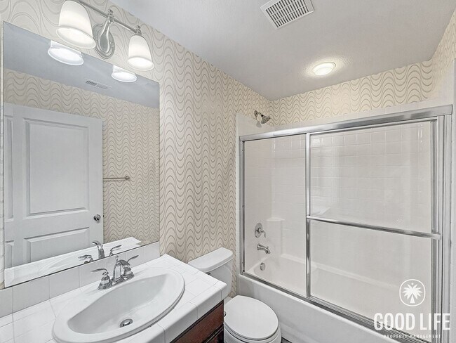 Building Photo - Beautifully Maintained Townhome in Pristine St Cloud Community