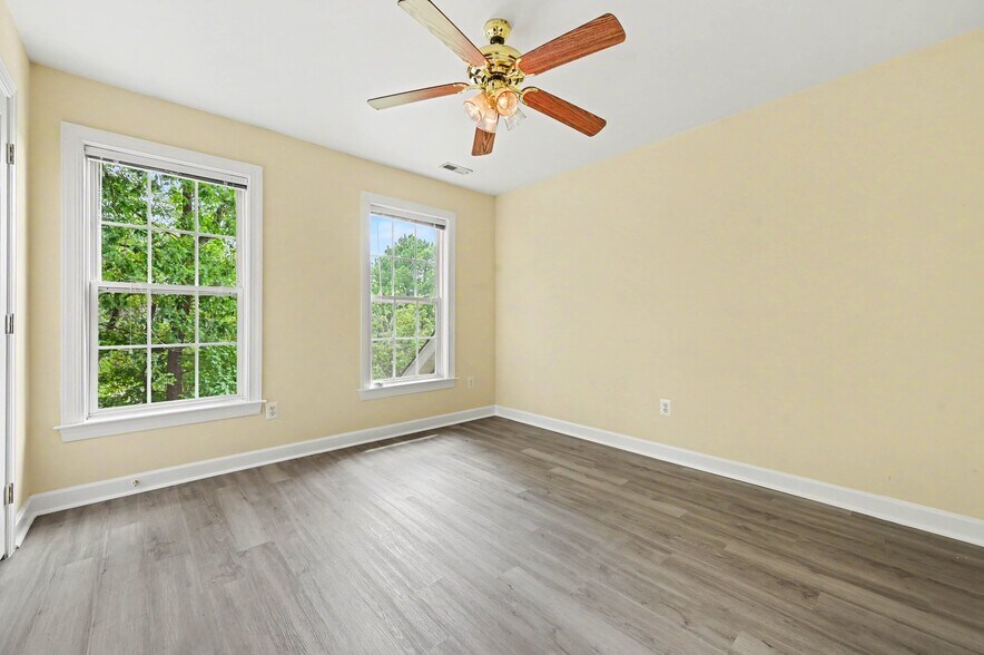 Building Photo - 1203 Fairfax Woods Dr