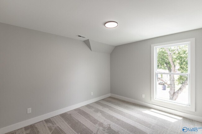 Building Photo - 1201 Halsey Ave NE