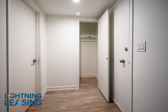 Building Photo - 1203 Kings Rd