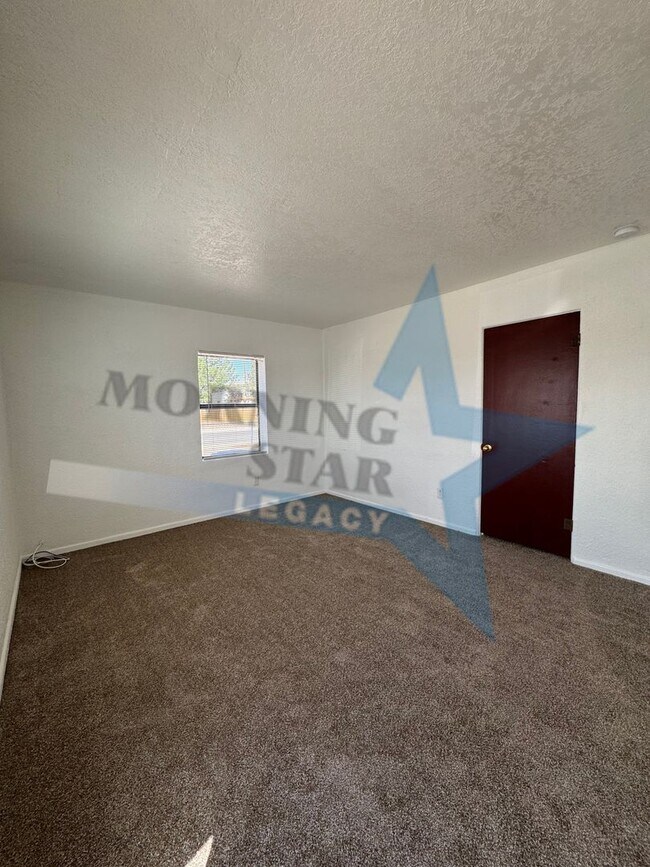 Building Photo - 612 3rd St