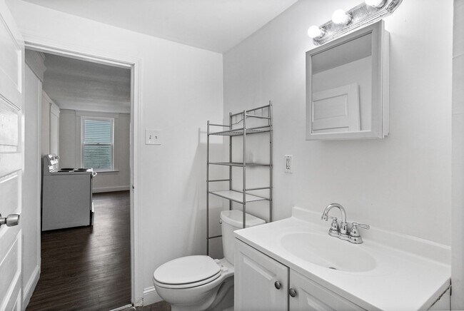 Building Photo - 8 Delaware St