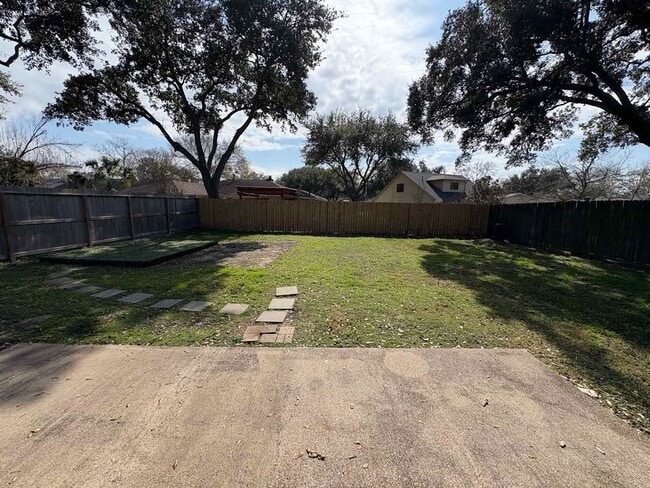 Building Photo - 22507 Red River Dr