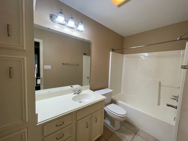 Building Photo - Beautiful Home Located In North Bossier