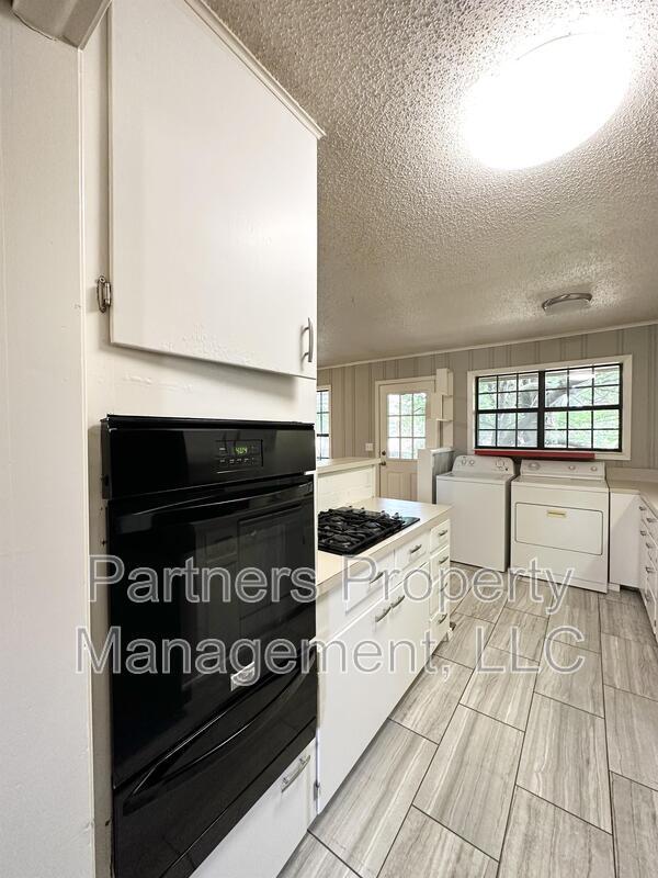 Building Photo - 2201 W Deane St
