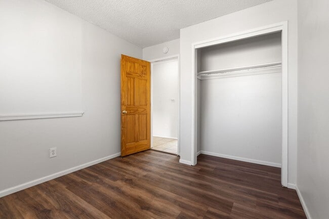 Building Photo - 2 bedroom, 1 bathroom in Loveland.