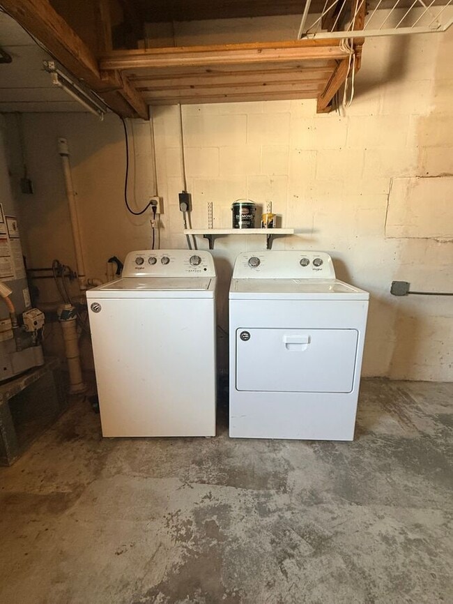 Building Photo - Stunning 2BR 2BA SFR w/ Private Pool • 2-Car Garage in Clearwater