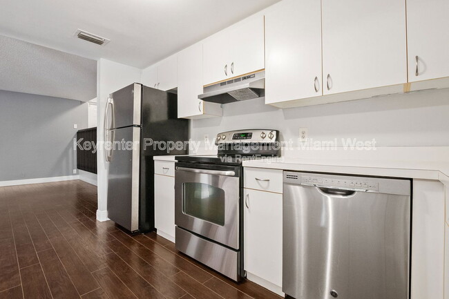 Building Photo - 4705 SW 62nd Ave