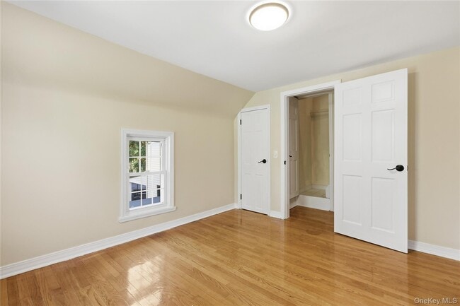 Building Photo - 39 Cox Ave