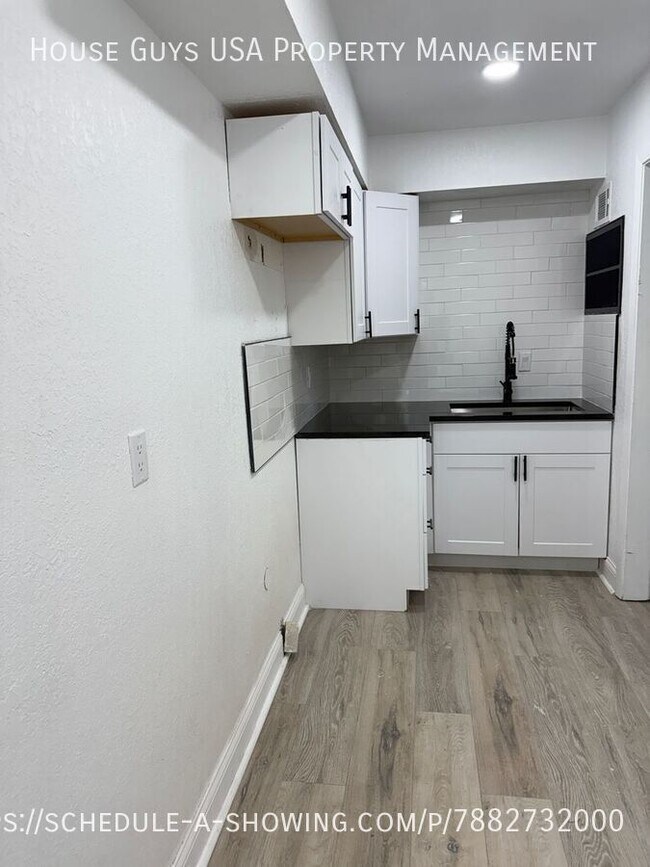 Building Photo - 15411 Barat Ave