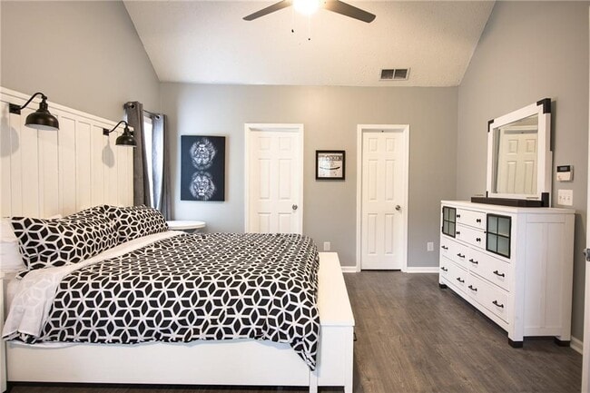 Building Photo - 7151 Springchase Way