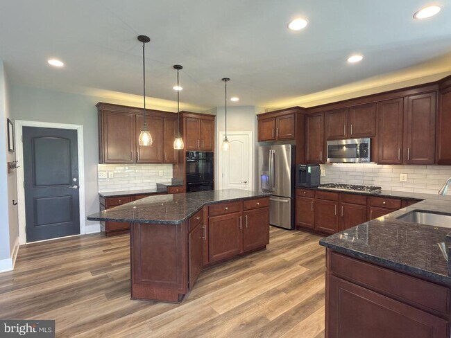 Building Photo - 8 Ramsdell Ct