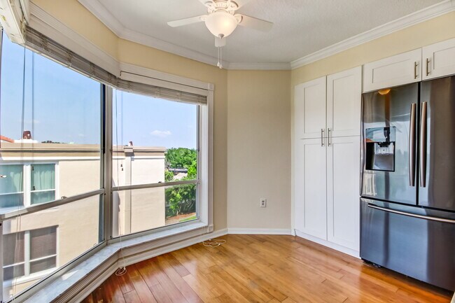 Building Photo - 204 Quayside Cir