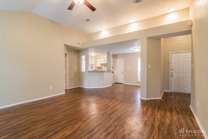 Building Photo - 2602 Carson Dr