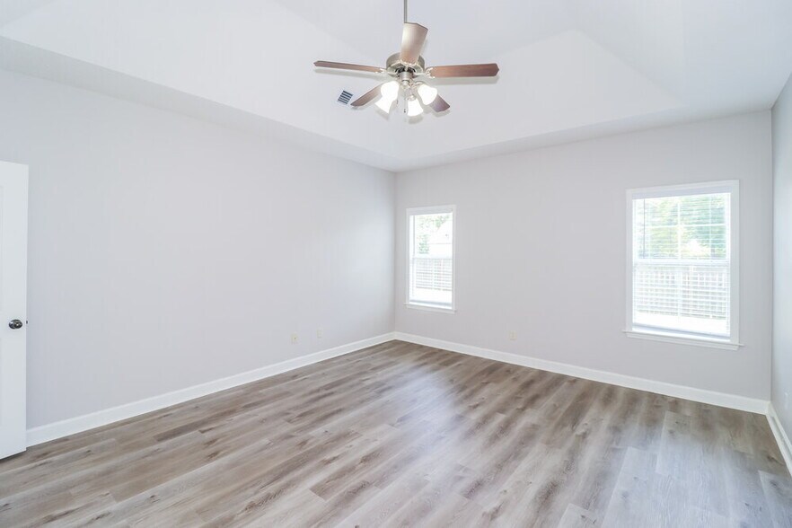 Building Photo - 8885 Versilia Ave