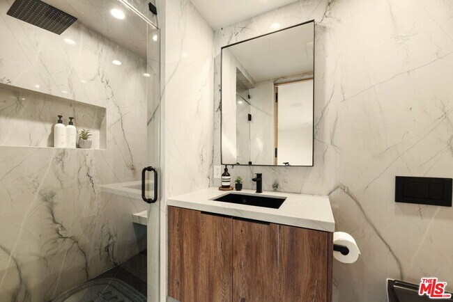 Building Photo - 2422 Apollo Dr