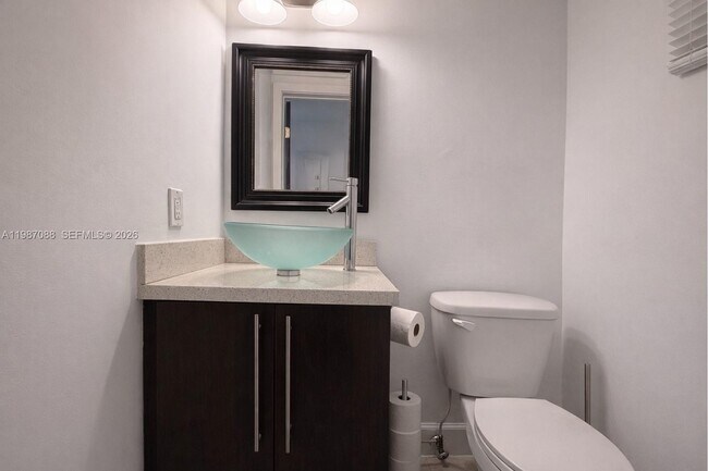 Building Photo - 1660 NE 135th St