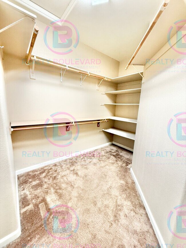 Building Photo - Beautiful townhome in South Meadows!  3-be...