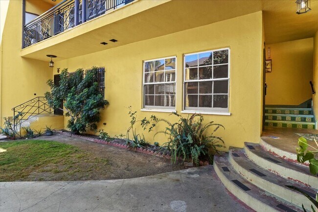 Building Photo - BEAUTIFUL FRENCH NORMANDY STYLE 1BR UNIT