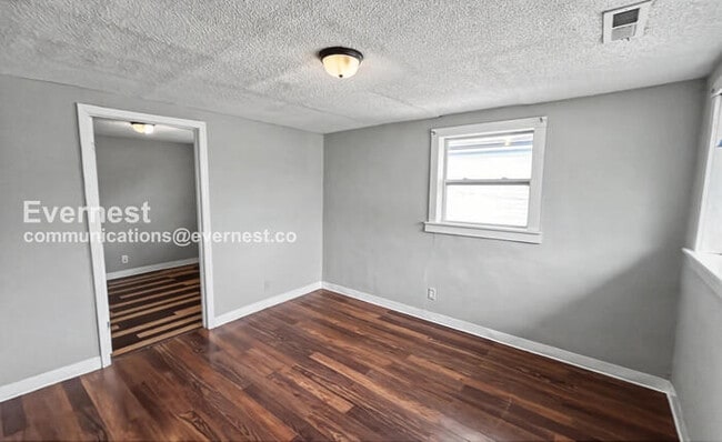 Building Photo - 1924 Blackford St